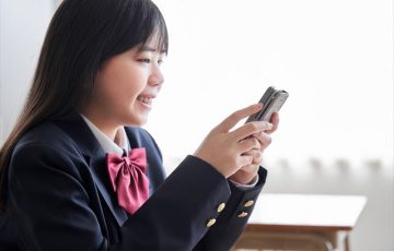 中学生に持たせるスマホはiPhoneかそれともAndroidがいいかメリットデメリットを解説